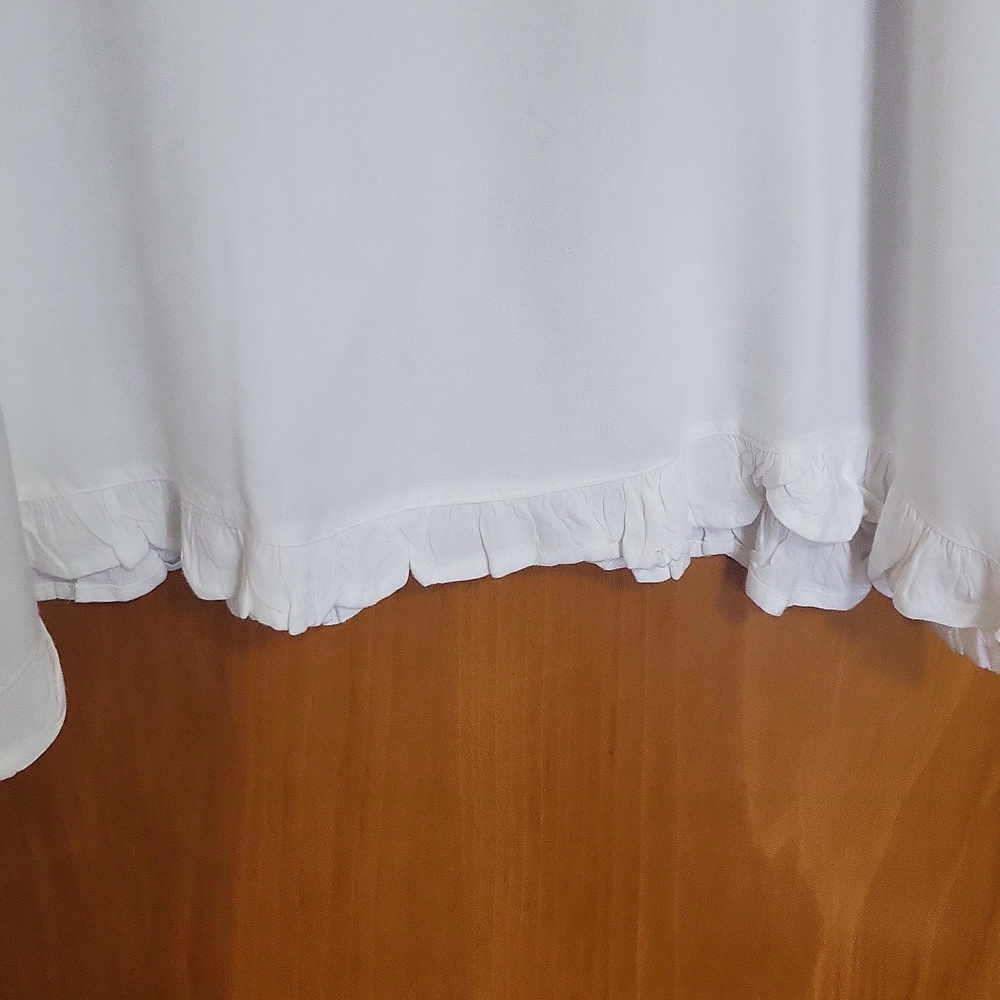Style Envy White Short Sleeve Ruffle Hem Blouse Size Small - Picture 4 of 7